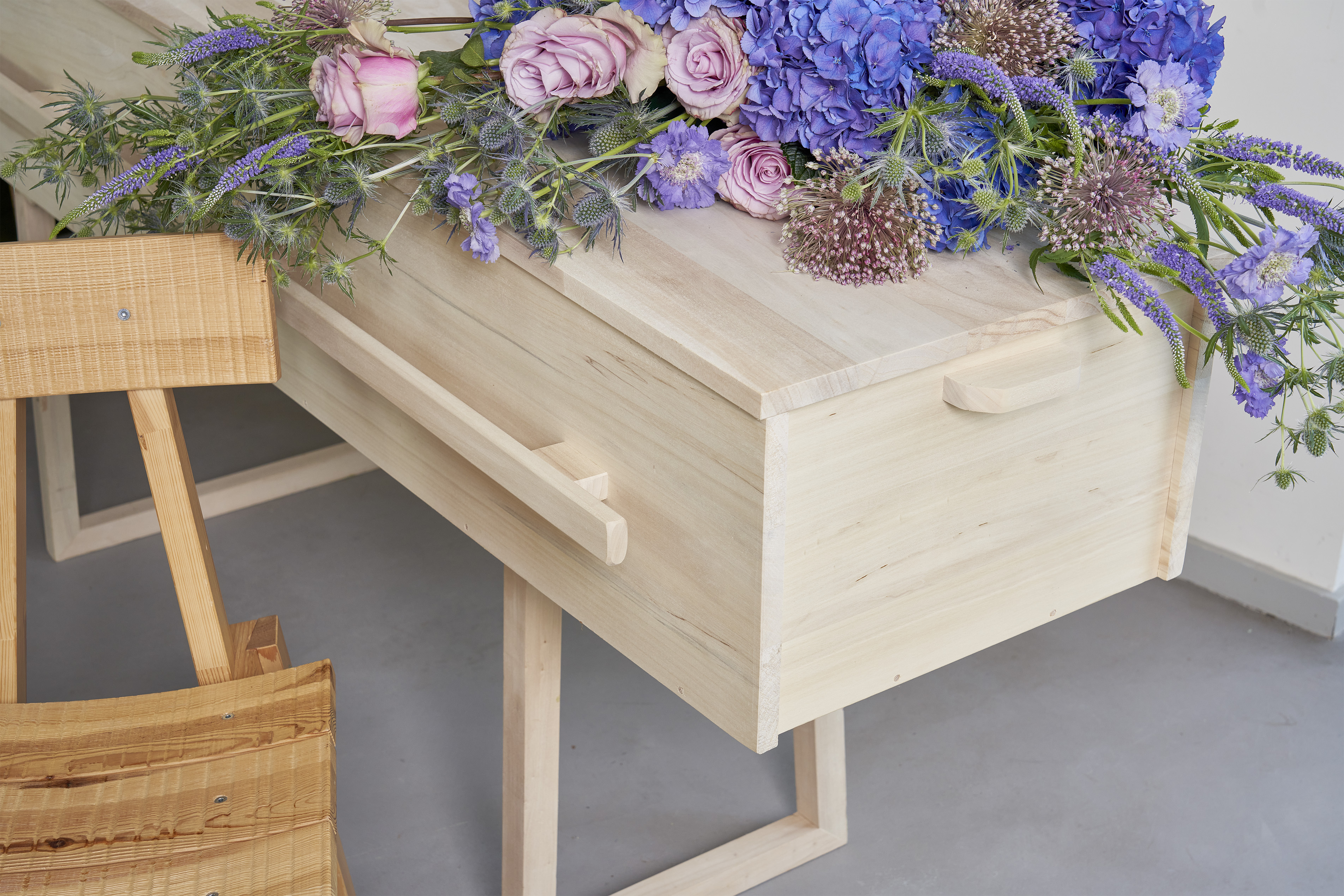 Uitvaartkist van hout voor een respectvol afscheid